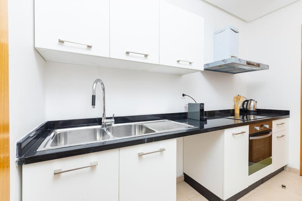 Apartmán Modern 2Br Retreat In Marina Sale Luxury Living Hajja Exteriér fotografie