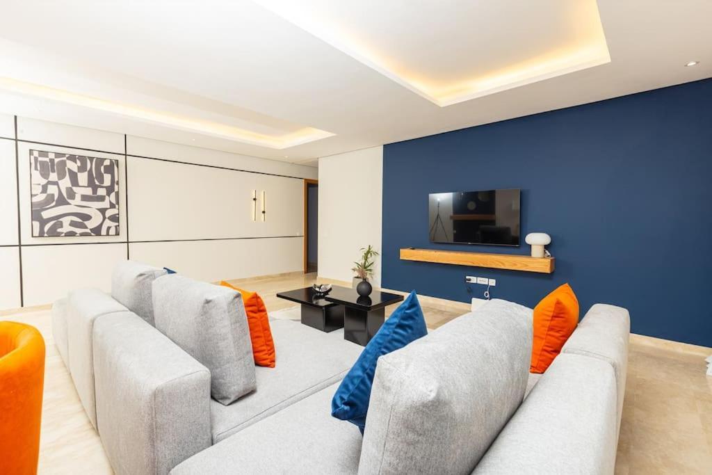 Apartmán Modern 2Br Retreat In Marina Sale Luxury Living Hajja Exteriér fotografie