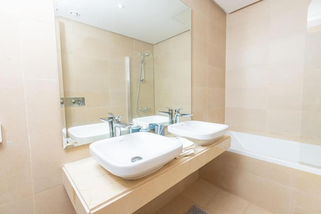 Apartmán Modern 2Br Retreat In Marina Sale Luxury Living Hajja Exteriér fotografie