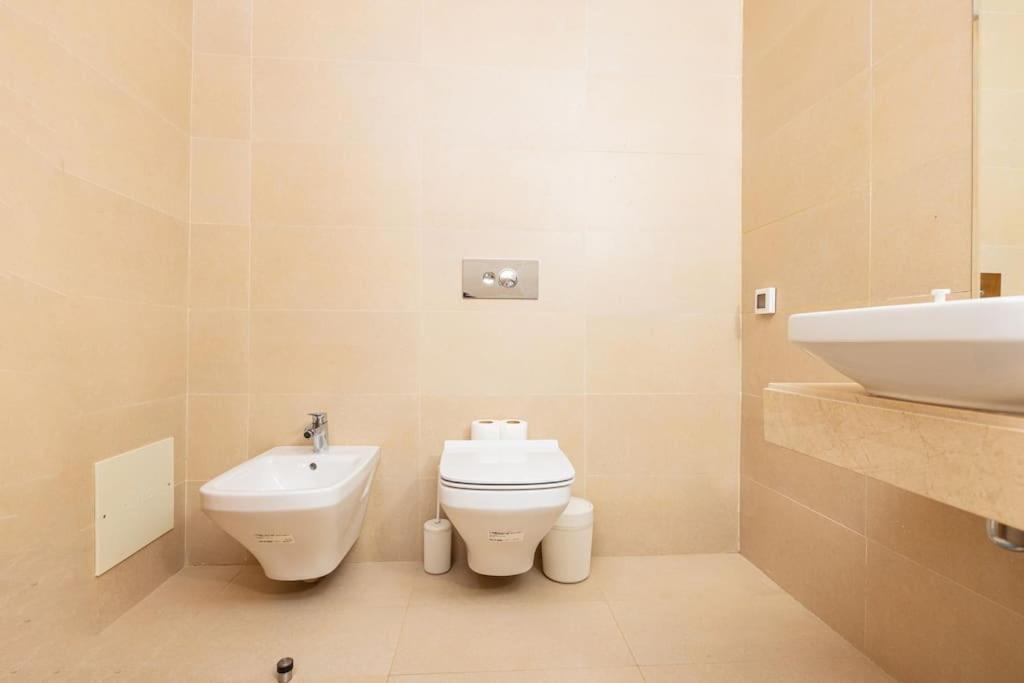Apartmán Modern 2Br Retreat In Marina Sale Luxury Living Hajja Exteriér fotografie